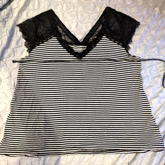 Lace yoke raglan top - Large - Picture 5 of 6